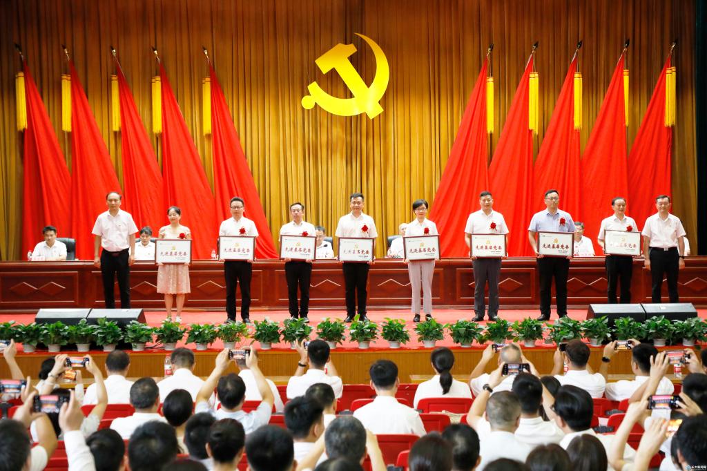 说明: //news.gcadultvideo.com/__local/4/9D/E7/00EA820CABEB7E953FF562D3225_34F62317_202C3.jpg